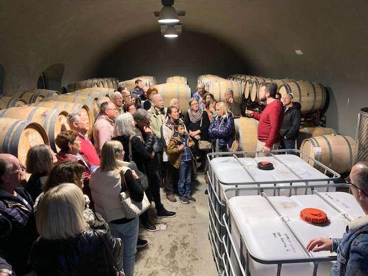 Auditoir attentif aux explications sur le travail subtil de vinification